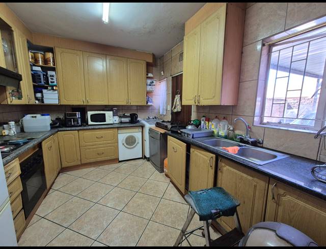 3 BEDROOM TOWNHOUSE FOR SALE IN VANDERBIJLPARK SE 1